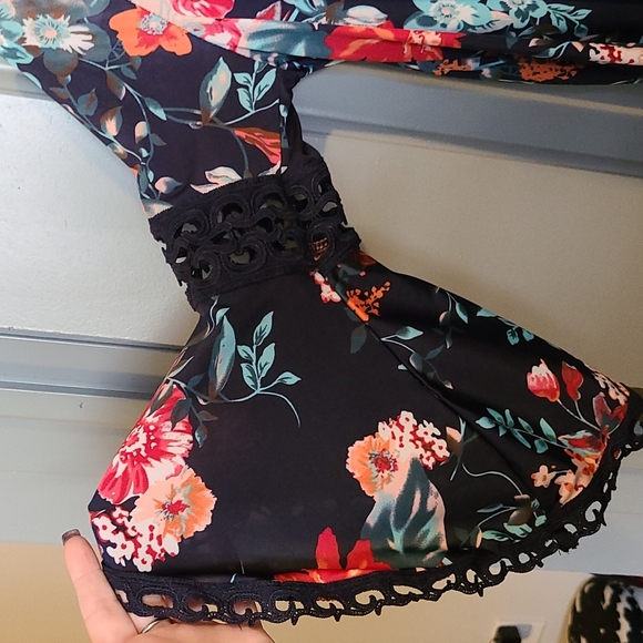 Floral blouse - Picture 2 of 3